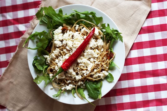 Spagetti in Chiliöl mit Rucola und Feta – The Kaisers