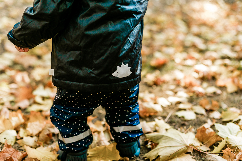 Wie ziehe ich Kleinkinder im Herbst und Winter richtig an?